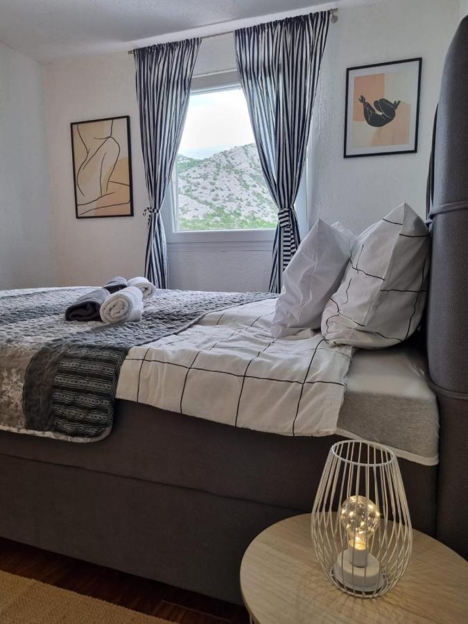 Apartmani 'Cvit' Karlobag Buitenkant foto