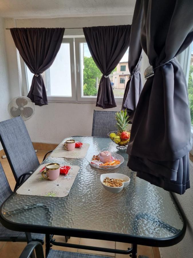 Apartmani 'Cvit' Karlobag Buitenkant foto