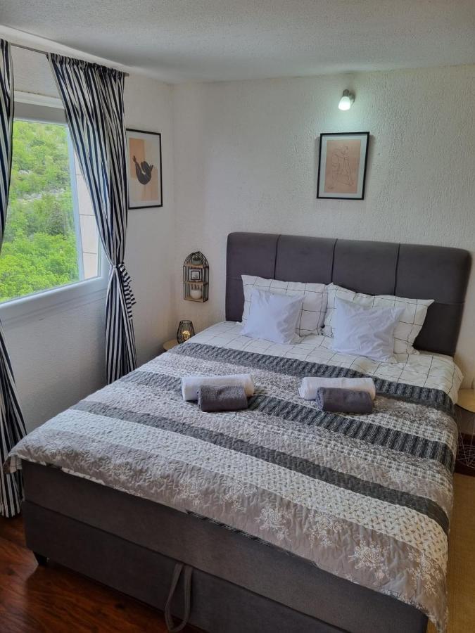 Apartmani 'Cvit' Karlobag Buitenkant foto