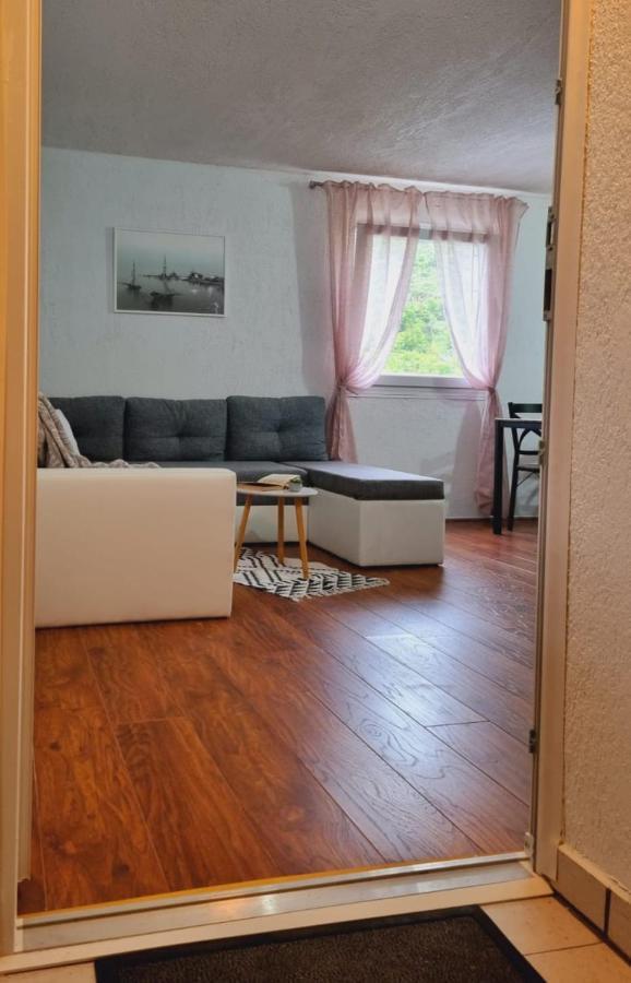 Apartmani 'Cvit' Karlobag Buitenkant foto