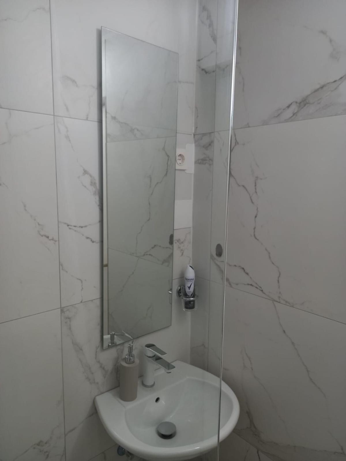 Apartmani 'Cvit' Karlobag Buitenkant foto