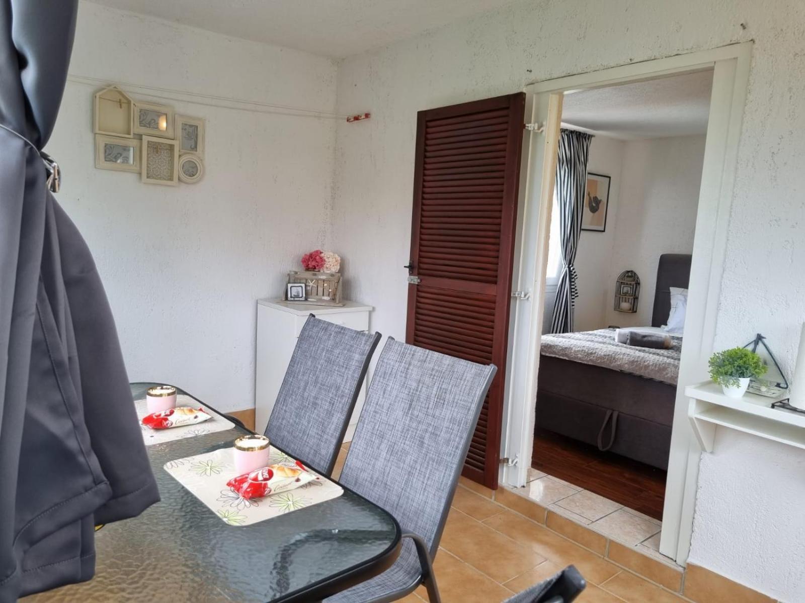 Apartmani 'Cvit' Karlobag Buitenkant foto