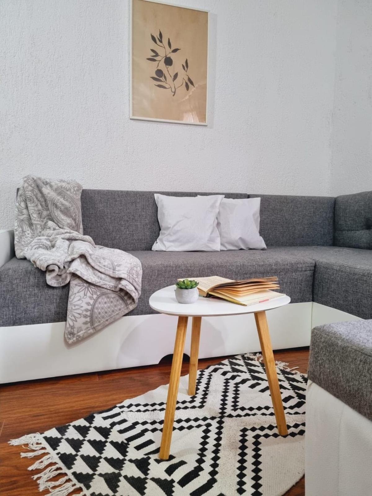 Apartmani 'Cvit' Karlobag Buitenkant foto