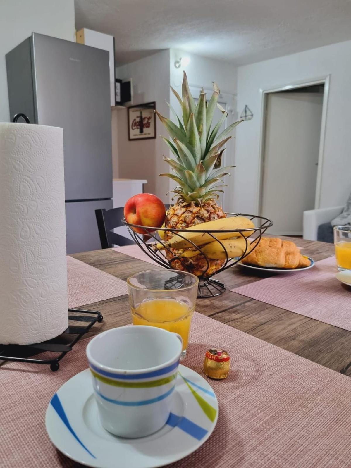 Apartmani 'Cvit' Karlobag Buitenkant foto