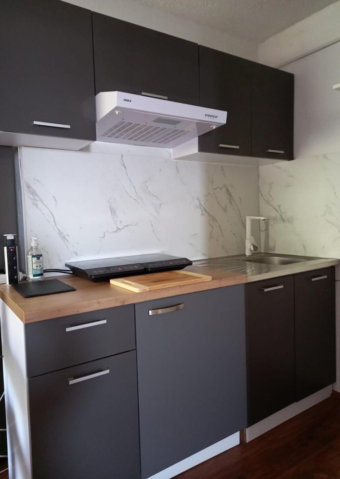 Apartmani 'Cvit' Karlobag Buitenkant foto